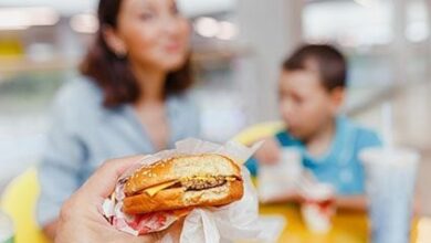 Photo of Las envolturas de comida rápida pueden transmitir sustancias químicas tóxicas a las embarazadas