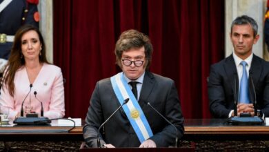 Photo of El Gobierno oficializó el decreto que anula los aumentos de sueldo para Javier Milei y los cargos jerárquicos del Ejecutivo
