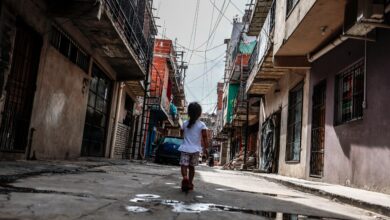 Photo of Herencia complicada: en 2023 la Argentina encabezó el ranking mundial de miseria económica