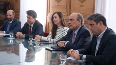 Photo of A cargo de la Presidencia, Villarruel se mostró en Casa Rosada en una reunión con senadores cercanos al Gobierno