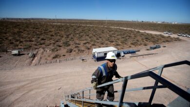 Photo of YPF inició el proceso de venta de 55 áreas de petróleo y gas para concentrarse en Vaca Muerta
