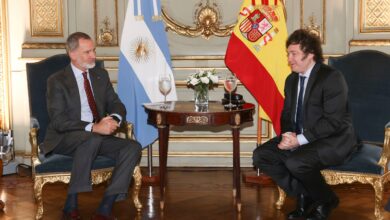 Photo of En medio de la tensión diplomática con España, Javier Milei coincidirá con el Rey Felipe VI en el acto de reelección de Bukele