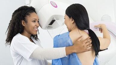 Photo of Todas las mujeres necesitan mamografías a partir de los 40 años, según un panel de expertos