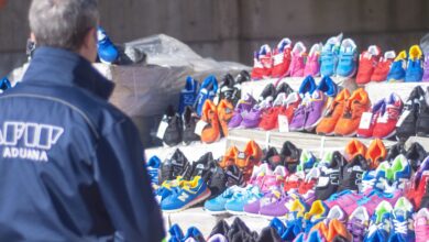 Photo of Una marca internacional aceptó que se donaran 8.000 pares de zapatillas con falsificación marcaria incautadas por la Aduana
