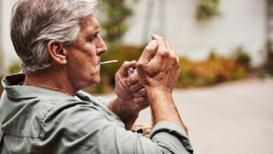 Photo of Las tasas de consumo problemático de marihuana están aumentando entre las personas mayores