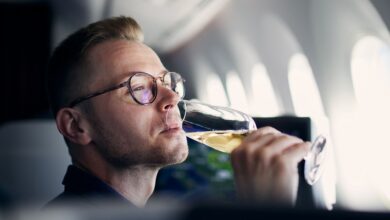 Photo of Beber alcohol en vuelo: cómo impacta en la salud cardíaca y pulmonar