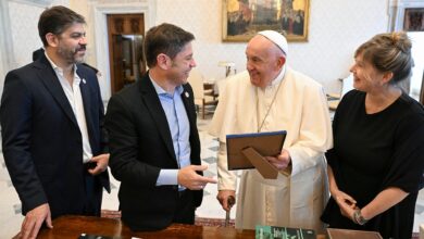 Photo of Intercambio de libros, un regalo futbolero y una audiencia en clave política: la trastienda del encuentro del Papa con Kicillof