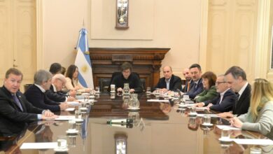 Photo of El Gobierno apura reglamentaciones, proyectos y una reorganización de áreas para darle contenido a la “fase 2″