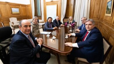 Photo of Ante Karina Milei, Guillermo Francos y “Toto” Caputo, cuatro gobernadores se comprometieron a firmar el Pacto de Mayo