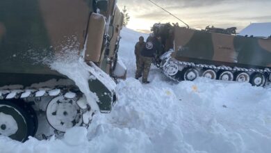 Photo of En la Patagonia, el Ejército se moviliza para rescatar a decenas de personas atrapadas en la nieve y llevar alimentos para familias y animales