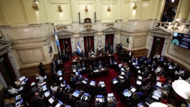 Photo of Tras la presión de Milei y las críticas, los senadores decidieron dar marcha atrás con el aumento a 9 millones de pesos de las dietas