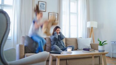 Photo of Qué es el estrés parental y por qué los padres de hoy están más agotados que nunca