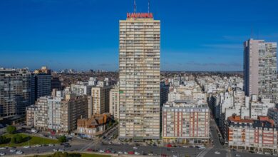 Photo of Cumple 55 años el edificio más alto del skyline de Mar del Plata: qué famosos lo habitaron y cuánto vale vivir allí