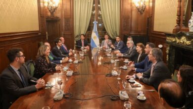 Photo of La canciller Mondino recibió a los funcionarios argentinos que debieron abandonar Venezuela