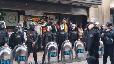 Photo of El Gobierno denunció por usurpación a Cristina Caamaño y a otras personas que ingresaron por la fuerza a la Universidad Madres de Plaza de Mayo