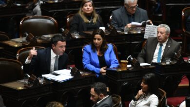 Photo of Gracias al quiebre de la UCR, el oficialismo logró blindar el veto de Milei a la movilidad jubilatoria en Diputados