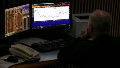 Photo of Jornada financiera: acciones y bonos operaron en baja y los ADR argentinos cayeron hasta 13% en Wall Street