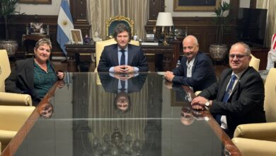 Photo of Javier Milei recibió en la Casa Rosada a ciudadanos argentinos que fueron secuestrados por Hamas