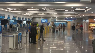 Photo of Basta de privilegios: el mensaje del Gobierno contra los gremios en las pantallas de Aeroparque