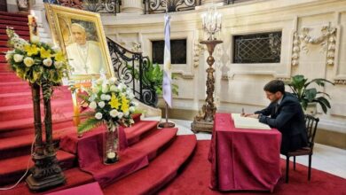 Photo of Pullaro en la Nunciatura Apostólica destacó el “llamado a la conciliación por sobre las diferencias” como legado del Papa Francisco