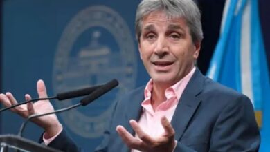 Photo of Caputo anunció un plan para estimular el uso de dólares guardados fuera del sistema