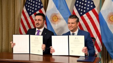 Photo of Argentina firmó en el Pentágono un acuerdo para adquirir vehículos blindados y reforzar la cooperación militar