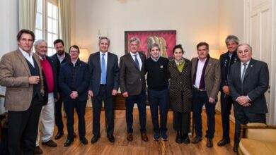 Photo of Caputo visitó la Expo Rural y se reunió con representantes del campo