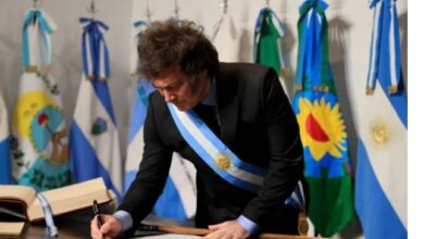 Photo of Tras pedido del gobierno de EE UU, Milei convoca al Consejo de Mayo
